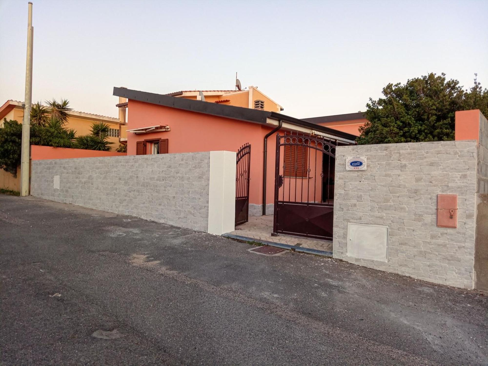 Casa Vacanze Santa Caterina Di Pittinuri  Ngoại thất bức ảnh
